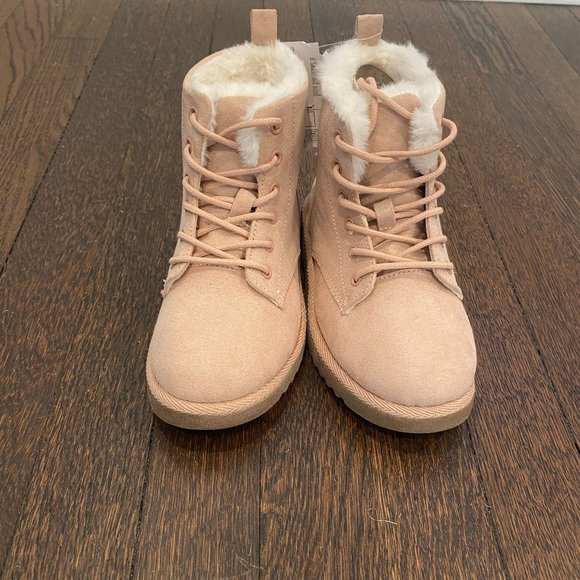 NWT GAP KIDS LINED LACE UP BOOTS SIZE 13 - Picture 1 of 5